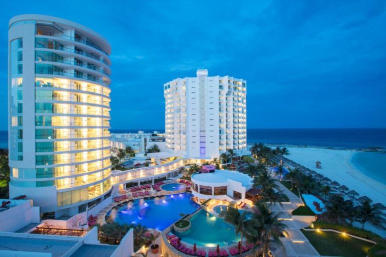Altitude By Krystal Grand Cancun Hotel
