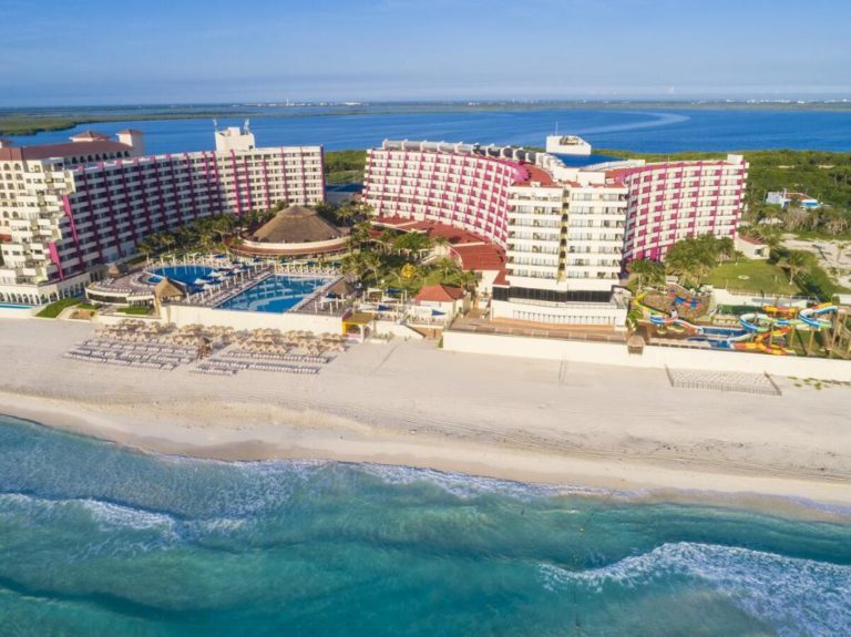 Crown Paradise Club Cancun Hotel