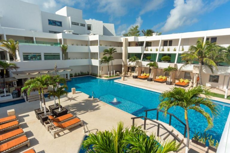 Flamingo Cancún Resort Hotel